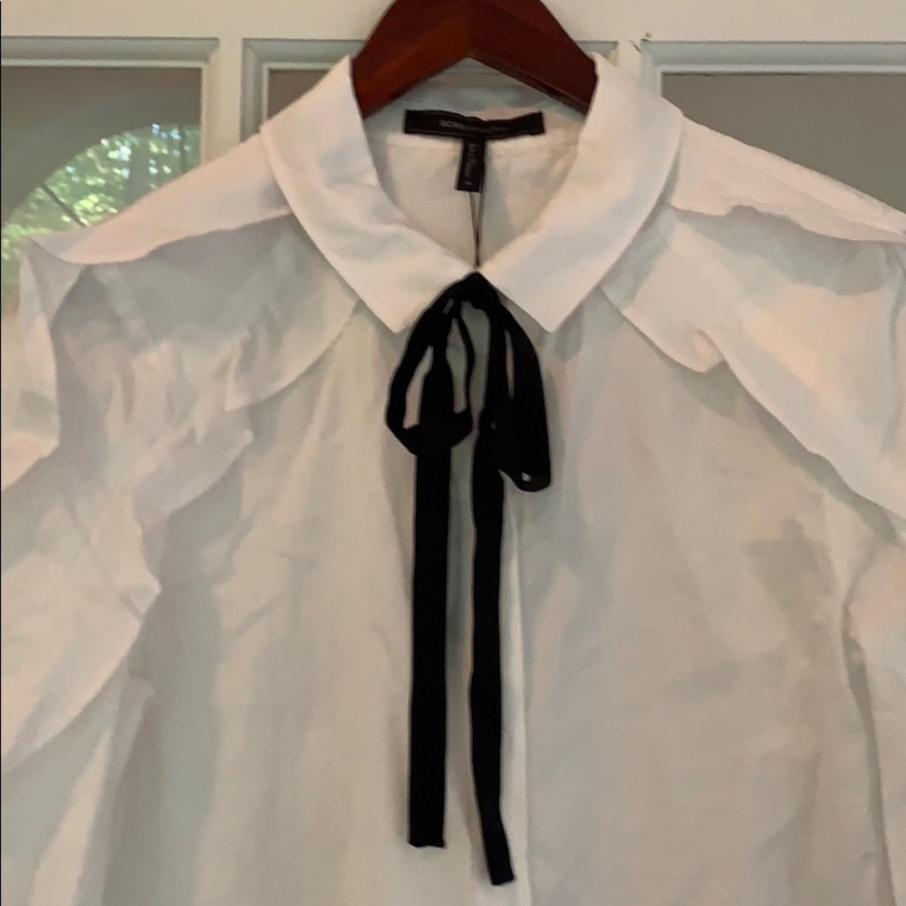 BCBGMAXAZRIA white blouse with navy neck tie M